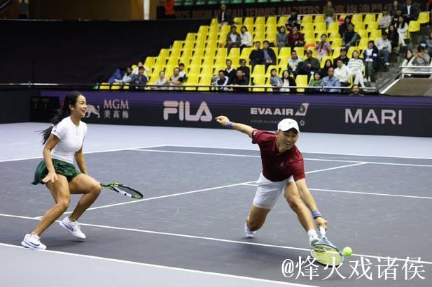 美高梅澳门网球名人赛首日落幕 李娜队暂1-6落后